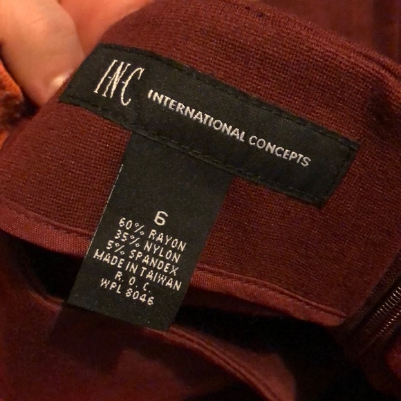 5/$25🖤Soft burgundy pencil skirt - Picture 4 of 5